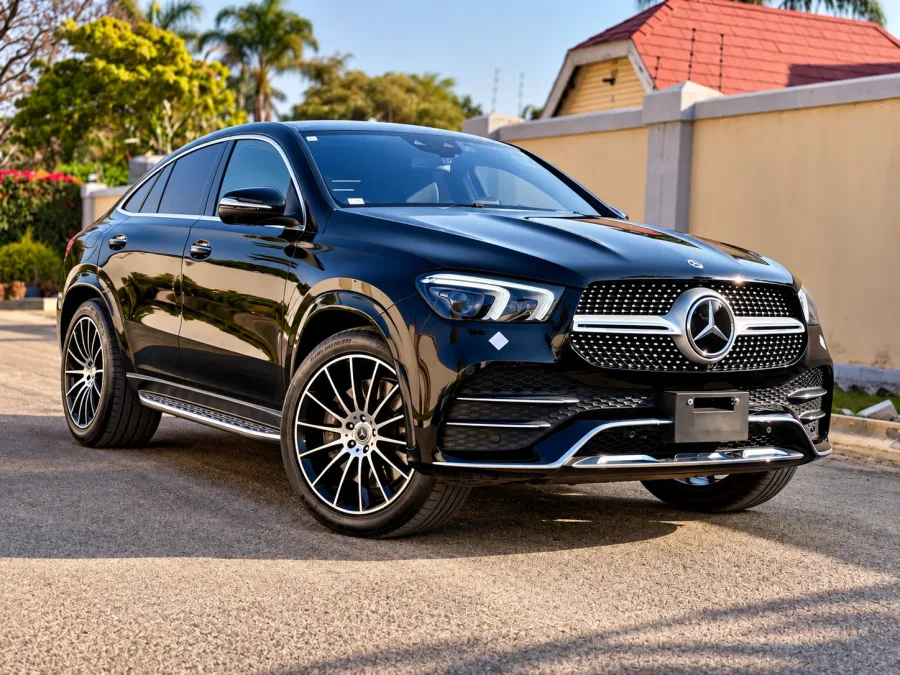 2022 Mercedes-Benz GLE 400d 4MATIC AMG Line – 28,000 km