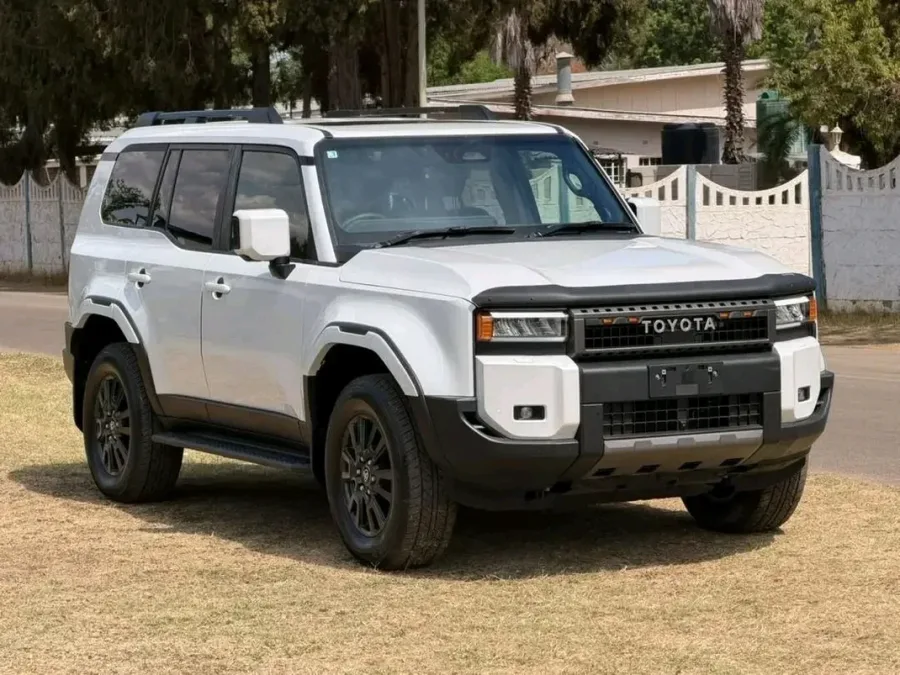 2025 Toyota Land Cruiser Prado Automatic 4x4 – 14 km