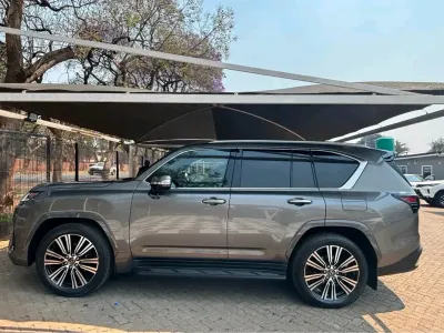 2026 Lexus LX 500d 3.3L V6 Diesel 4x4 - 18 km