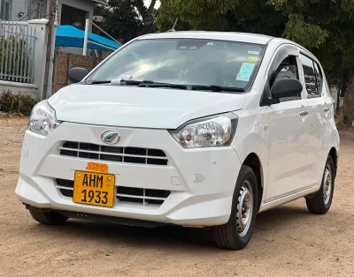 2017 Daihatsu eS White Hatchback, 65,000 km