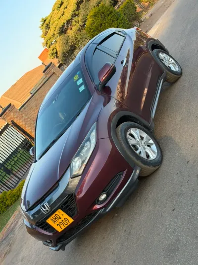 Honda Vezel 2015, 135,000 km, well-maintained family hatchback