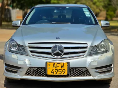 Mercedes-Benz c180 