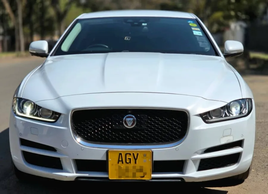 JAGUAR XE