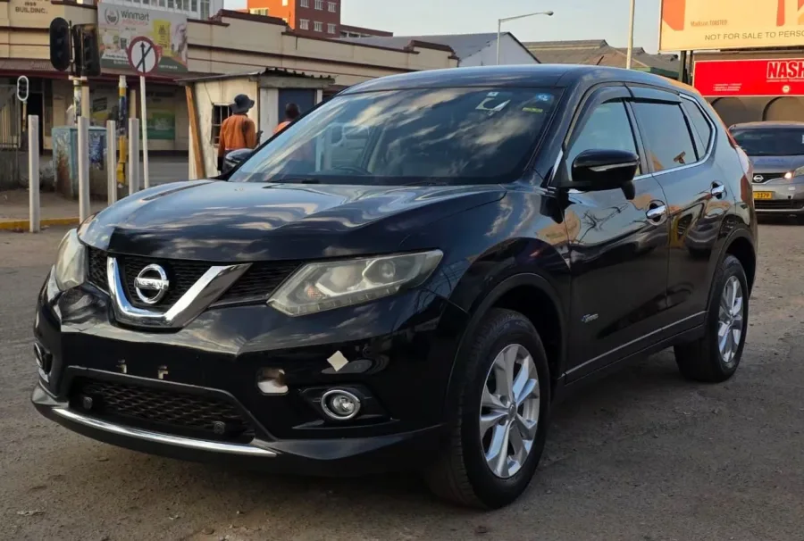 2017 Nissan X-Trail, 72,000 km, automatic, black