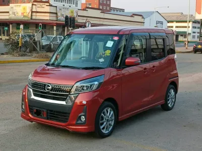 2018 Nissan Dayz Roox Highway Star – 64,000 km