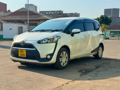2016 Toyota Sienta 1.5 Automatic MPV – 88,000 km