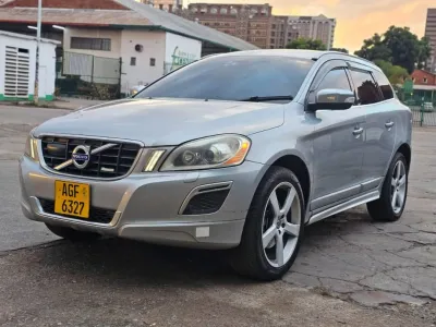 2015 Volvo XC60 T5 2.0L Automatic – 136,000 km