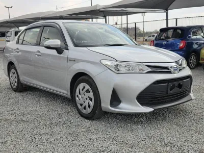 2017 Toyota Axio Hybrid Sedan, 78,341 km