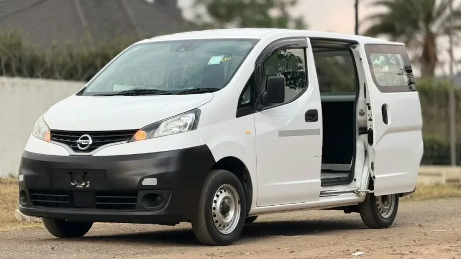 2021 Nissan NV200 Automatic Cargo Van – 67,000 km