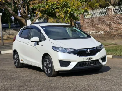 2016 Honda Fit GP5 Hybrid Automatic – 87,000 km