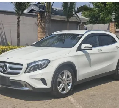 2017 Mercedes-Benz GLA 180 – 71,100 km, Leather Interior