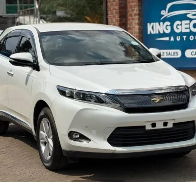 2017 Toyota Harrier Hybrid SUV – 68,892 km