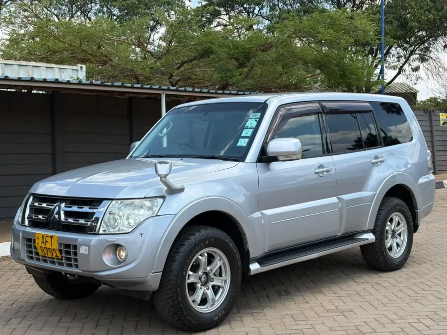 2013 Mitsubishi Pajero Exceed 4x4 Diesel Automatic - 155,000 km