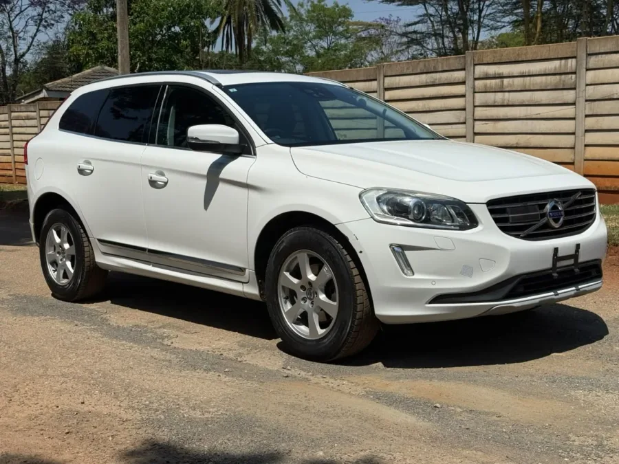 2017 Volvo XC60 D4 2.0 Turbo Diesel Automatic – 63,900 km