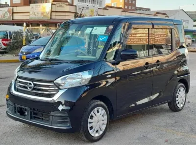 2017 Nissan Dayz Roox 650cc Automatic MPV – 81,000 km