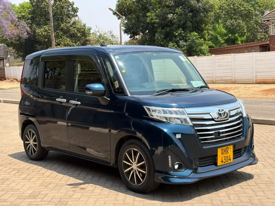 2017 Toyota Roomy 1.0L Automatic – 81,000 km