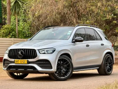 2020 Mercedes-Benz GLE 400d 4MATIC SUV – 30,000 km