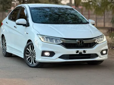 2018 Honda Grace Hybrid Automatic Sedan – 61,500 km