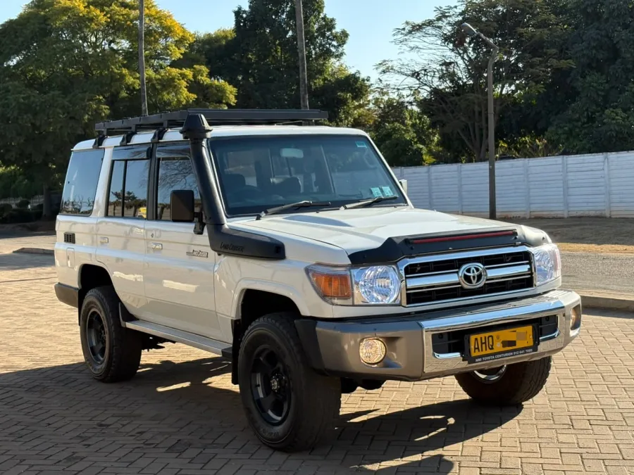Toyota Land Cruiser 76 Series 4x4 – 1HZ diesel, manual, 133,000 km