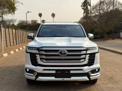 2025 Toyota Land Cruiser 300 Series ZX 3.3L Diesel 4x4