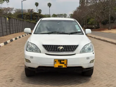 2006 Toyota Harrier 300G V6 Automatic – 179,000 km
