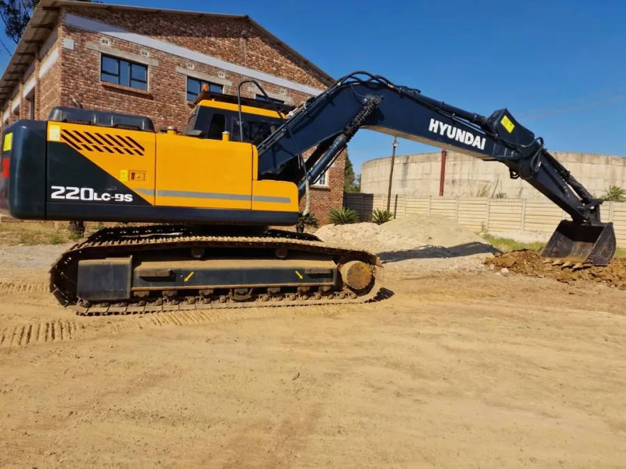 Hyundai 220LC-9S Excavator, 2023, 851 km