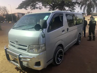 Toyota Hiace 2013 Passenger Van, Silver – 121,133 km
