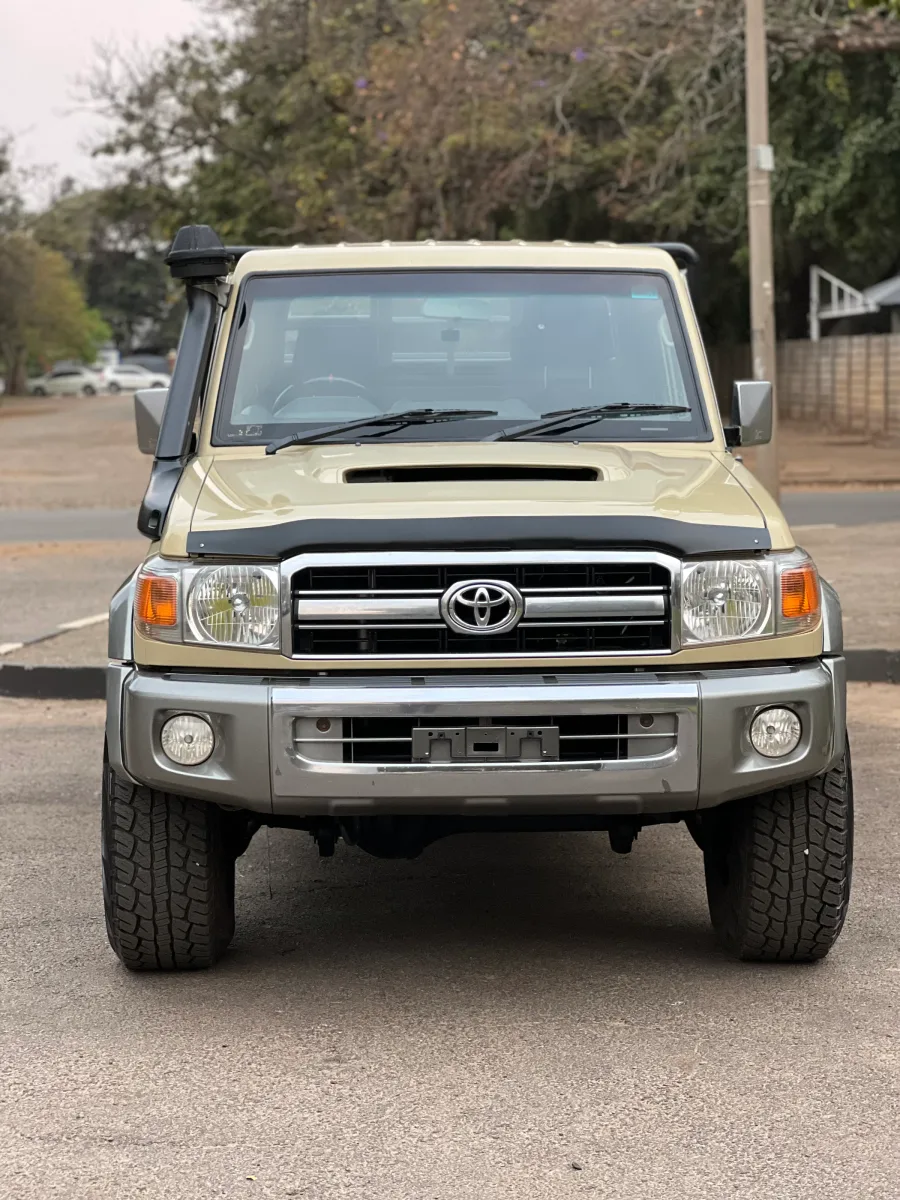 Toyota Landcruiser 79 series LX V8