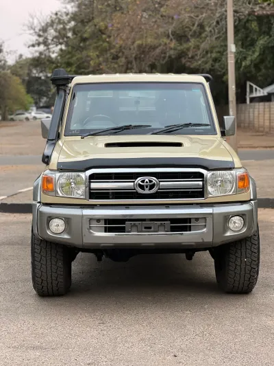 Toyota Landcruiser 79 series LX V8