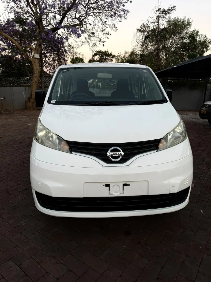 2017 Nissan NV200 Passenger Van – 84,535 km