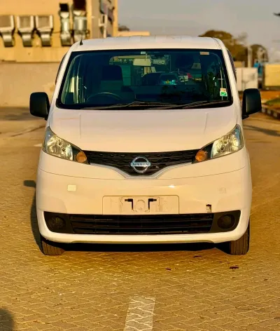 Nissan NV200 2017, 101,000 km, white, ready for work or family use