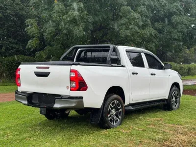 Toyota Hilux double-cab pickup, 2018, manual, 120,000 km