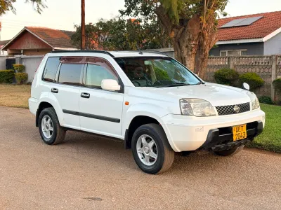 Nissan X-Trail 2006 SUV - 202,000 km, white, Harare