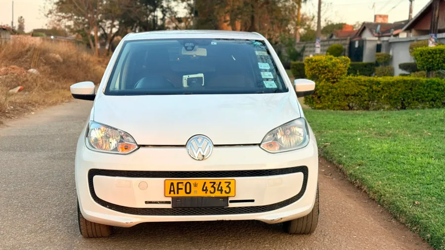 White Volkswagen up! hatchback, 2013, 151,000 km