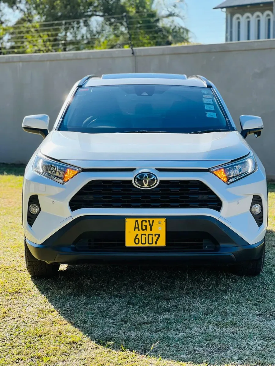 Toyota RAV4 2019 – White, Low Mileage SUV