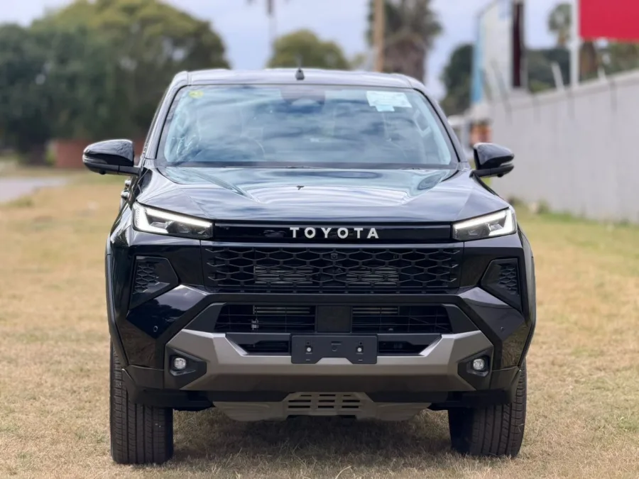 Toyota Hilux Travo Overland Plus 2.8L Turbo Diesel 4x4, delivery mileage
