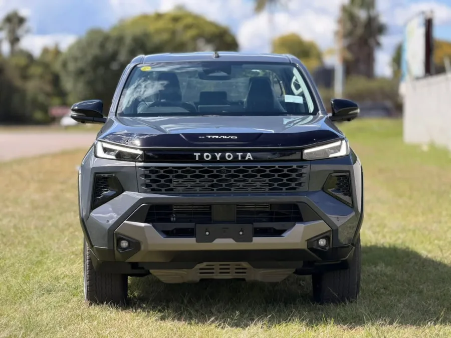 Toyota Hilux 2026 – 80 km, brand-new double cab