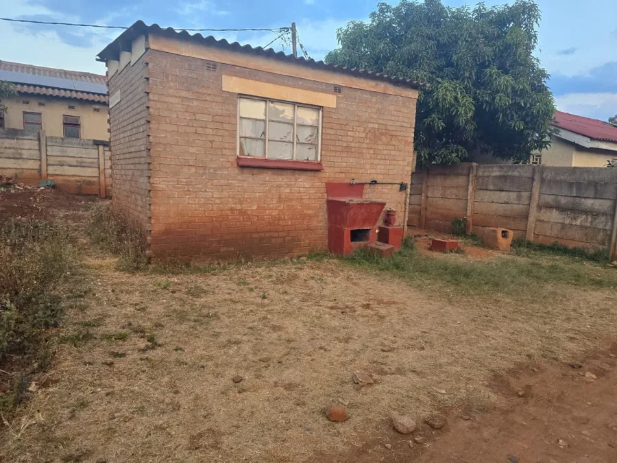 1-Bedroom Corner Stand with Zesa & Water - Kuwadzana