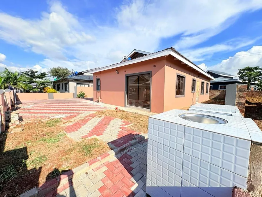 Modern 4-Bedroom House with Cottage in Arlington, Harare South