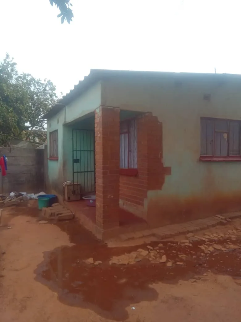 8 roomed House in Mufakose, Harare