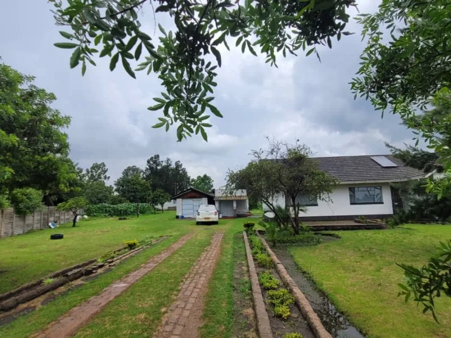 3-Bedroom House with Staff Quarters on 3900sqm Stand, Hatfield