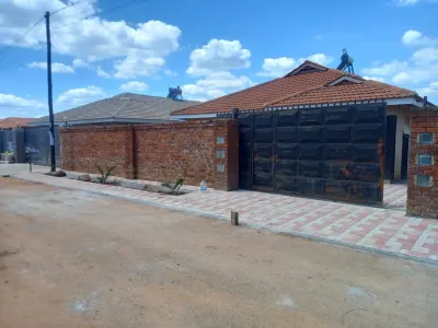 3-Bedroom Family Home in Madokero with Solar Geyser