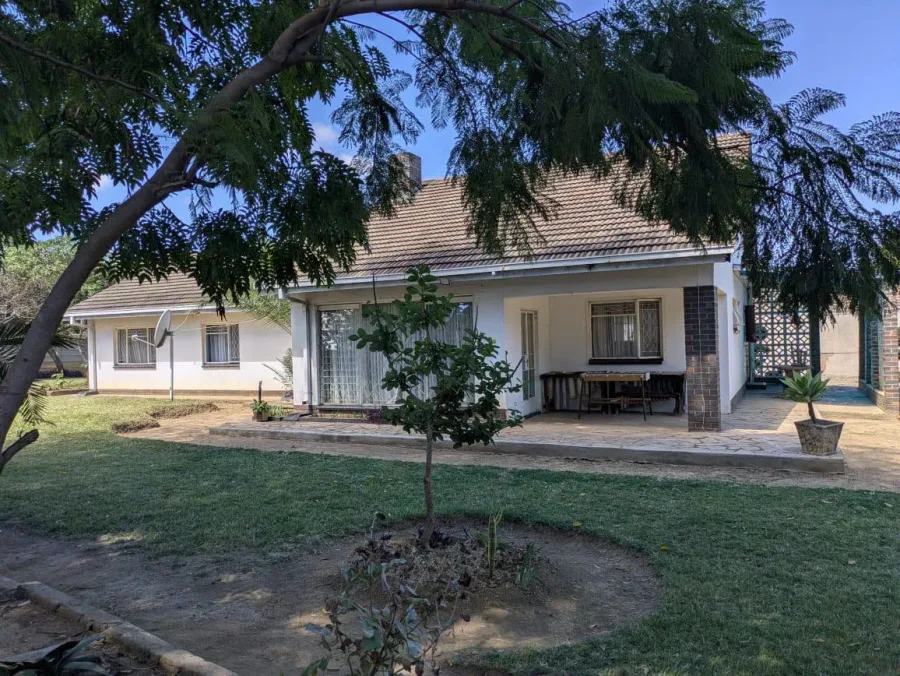 4-Bedroom Family Home in Eastlea with Staff Quarters