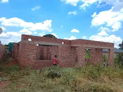 9-Roomed Incomplete House on 383m² Stand in Cold Comfort