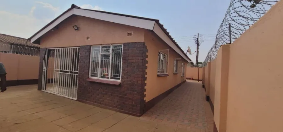 3-Bedroom House for Sale in Glen View 3 – Council Cession