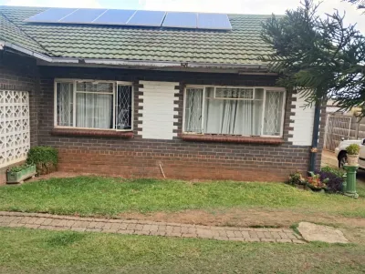 3-Bedroom House with Solar, Water Tank and Gazebo in Cranborne