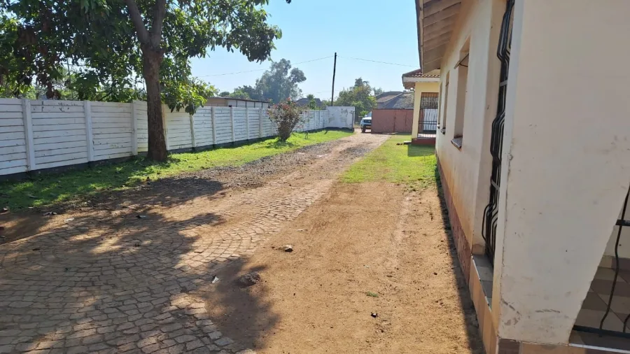 Four-Bedroom House with Solar, Borehole and Double Garage in Knowe, Norton