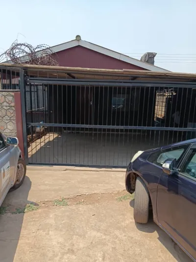 8-Room House with Double Garage in Glen View 8 – USD 45,000