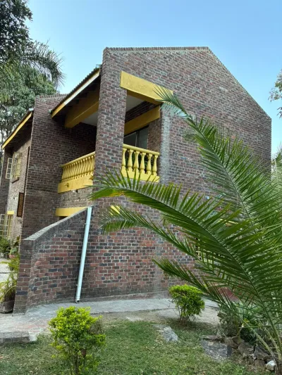 Greystone Park: 12-Bed House with Solar, Borehole & Pool