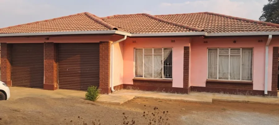 4-Bedroom Family Home on 2,440 sqm Stand, Nharira View, Norton